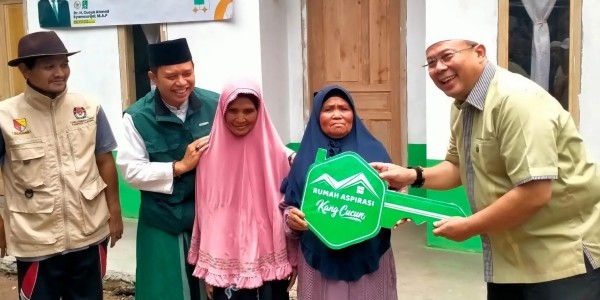 Wakil Ketua DPR Cucun Ahmad Resmikan Relokasi Rumah Korban Longsor Arjasari