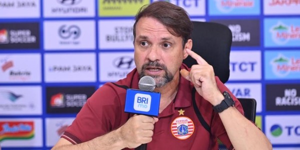 Mauricio Souza Tak Mau Ambil Pusing Soal Kondisi Rumput JIS, Fokus Raih Kemenangan atas PSM Makassar
