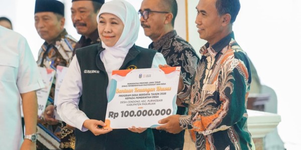 Perkuat Ketahanan Sosial, Gubernur Khofifah Salurkan Bansos Rp7,7 Miliar di Pasuruan