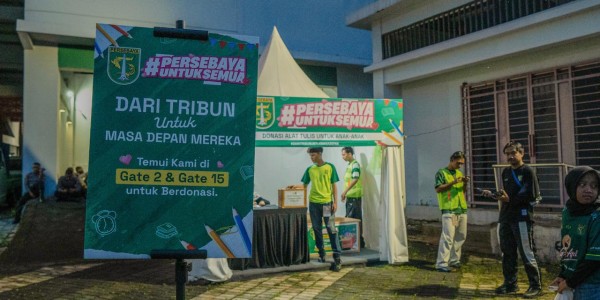 Aksi Kemanusiaan di GBT: Persebaya dan Bonek Kumpulkan Puluhan Ribu Alat Tulis untuk Pelajar NTT