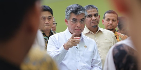 Menaker Yassierli Ajak Serikat Pekerja Perkuat Upskilling Hadapi Disrupsi AI dan Robotik