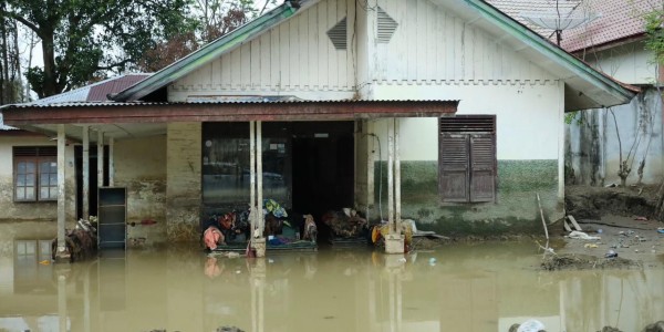 Pulihkan Trauma Korban Bencana Aceh, UNAIR Berikan Pendampingan Psikososial dan Akupresur