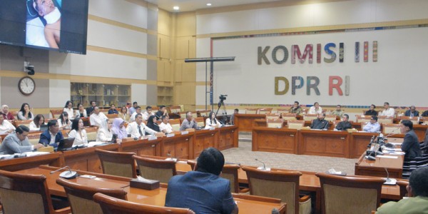 Keluarga ABK Fandi dan Keluarga Radiet Ardiansyah Mengadu ke Komisi III DPR Didampingi Hotman Paris