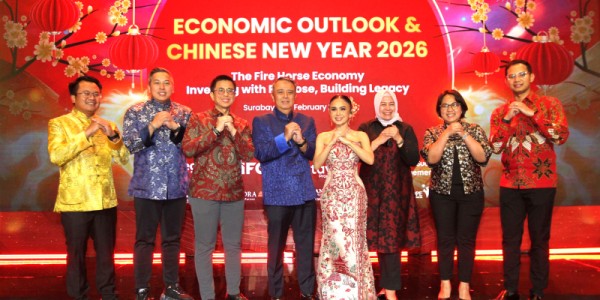 Kompak Tersenyum Bersama Nasabah