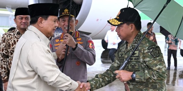 Panglima TNI Sambut Kedatangan Presiden RI