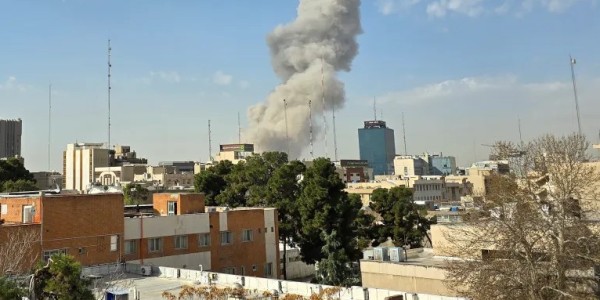 Serangan Gabungan AS-Israel Guncang Iran, Teheran Siapkan Balasan