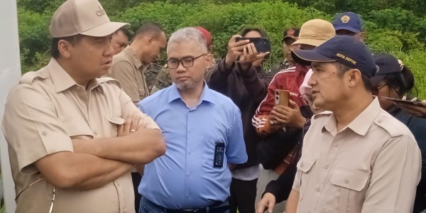 Maruarar Sirait Bersama Wakil Wali Kota Depok Tinjau Lahan Rusun MBR di Sukmajaya