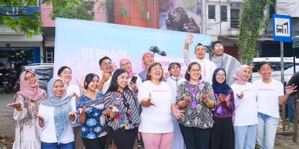 Gandeng Radio Kosmonita, Atria Hotel Malang Sebar 1.000 Paket Takjil di Jalanan