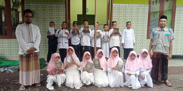 Tebar Kebaikan di Bulan Ramadan, PLN Salurkan 1.000 Mushaf Al-Qur'an