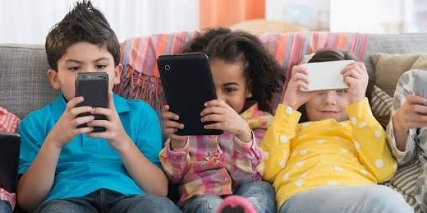 Polandia Larang Penggunaan Ponsel di Sekolah Dasar Mulai September 2026