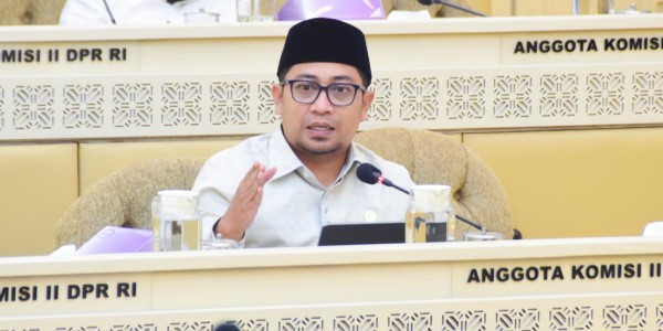 Wacana WFH Dampak Kenaikan Harga Minyak, DPR Minta Pemerintah Kaji Efektivitasnya