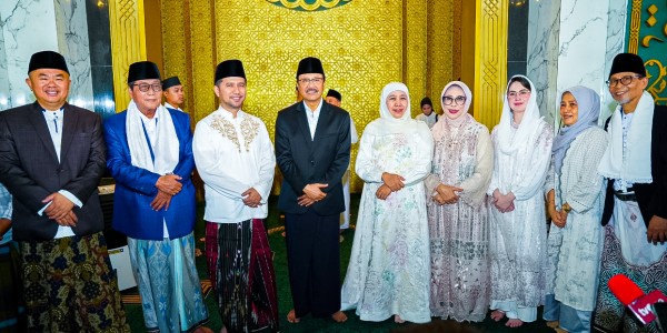 Gubernur Khofifah, Wagub Emil dan Mensos Gus Ipul Ajak Jadikan Idul Fitri Momentum Perdamaian Dunia