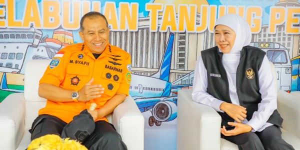 Gubernur Khofifah Dampingi Kabasarnas Tinjau Siaga SAR Lebaran di Pelabuhan Tanjung Perak