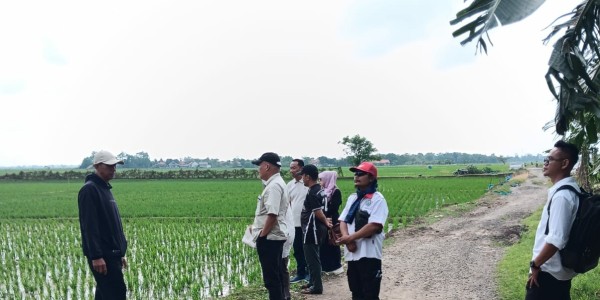 Masyarakat Kertawinangun Kandanghaur Indramayu Sudah Lama Merindukan Lapangan Sepak Bola