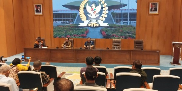 Meski Timur Tengah Bergejolak, DPR Pastikan Haji 2026 Tetap Digelar