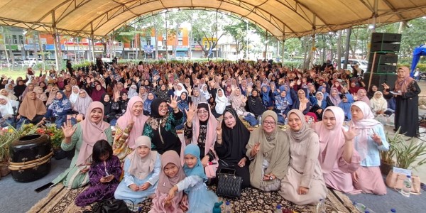 Siti Qomariyah Hadiri Penutupan Pengajian Majelis Alqomariyah dan Halalbihalal Bersama Masyarakat