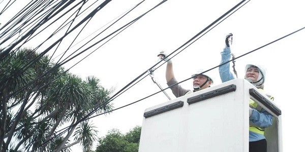 Penataan Kabel Tuntas, Wajah Jalan Radar Auri Depok Berubah Lebih Estetik