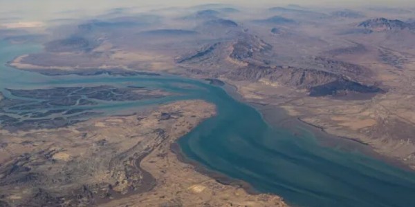 Iran Umumkan Buka Selat Hormuz, tapi AS Tetap Blokade