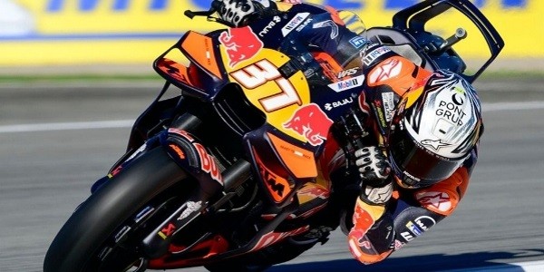 Acosta Soroti Kelemahan KTM: Tikungan Jadi Kunci Tertinggal dari Aprilia