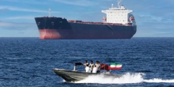 Iran Tetapkan Aturan Baru di Selat Hormuz, Kapal Militer Dilarang Melintas