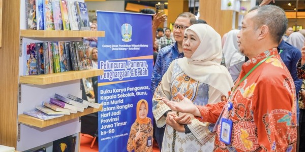 Bangkitkan Semangat Literasi di Hari Buku Sedunia, Khofifah: Wujudkan SDM Berdaya Saing Global