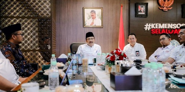 Gus Ipul Tekankan Desa Harus Punya Operator Data dan Percepat Penjangkauan Siswa Sekolah Rakyat