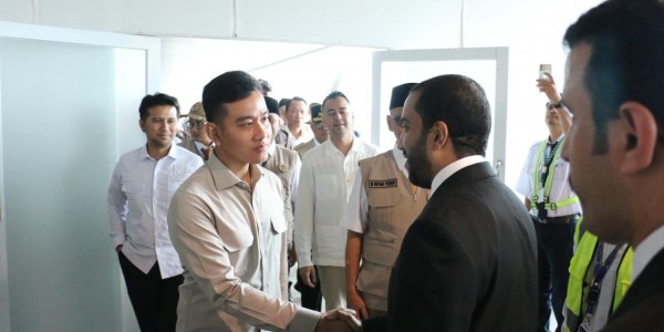 Pastikan Kelancaran Keberangkatan Calon Jemaah Haji, Wapres Gibran Tinjau Layanan Fast Track di Bandara Juanda