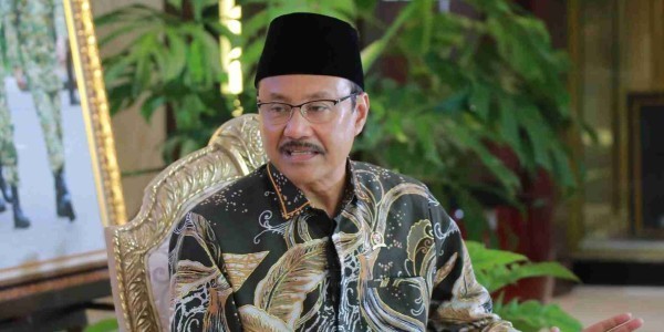 Mensos Sebut  Isu Mark Up Harga Sepatu Sekolah Rakyat Hoax