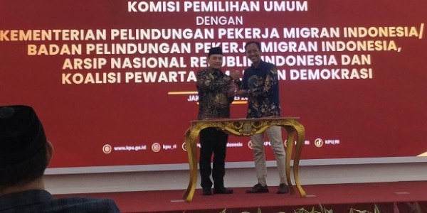 Teken MoU dengan KPU, KPP DEM Komitmen Perbaiki Indeks Demokrasi Indonesia Melalui Pemberitaan