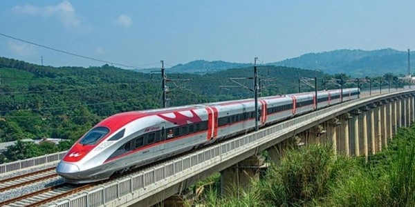 Ada Long Weekend, Kereta Whoosh Tambah Kursi dan Jadwal hingga Malam