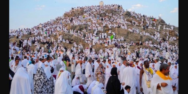 Jemaah Indonesia Mulai Bergerak ke Arafah