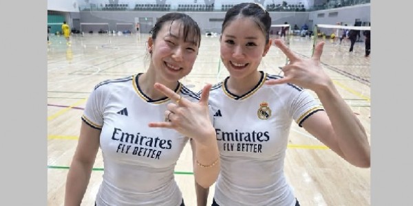 Arisa Higashino dan Chiharu Shida Tampil Santai Pakai Jersey Real Madrid, Bikin Badminton Lovers Heboh