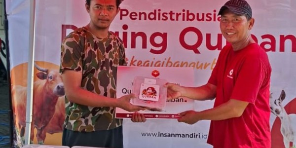 Yayasan Insan Mandiri Salurkan 320 Paket Daging Kurban di Jatim