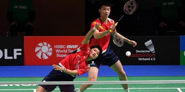 Melalui Kerja Keras, Huang Dong Ping/Feng Yan Zhe Hentikan Perlawanan Adnan/Indah di Istora