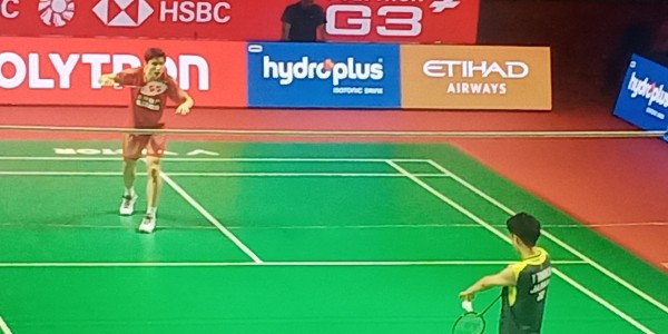 Yushi Tanaka Bikin Nomor Satu Dunia Shi Yu Qi Angkat Koper di Indonesia Open 2026