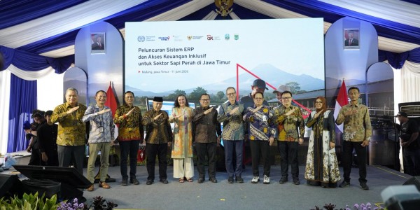 Perkuat Kesejahteraan Peternak, OJK Luncurkan Program PED Susu Sapi Perah di Jawa Timur