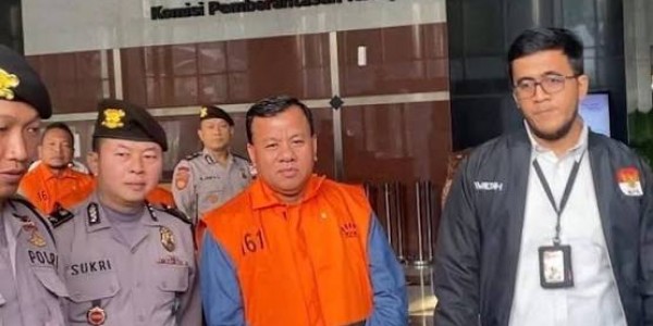 Bupati Kuansing dan Sekda Resmi Ditahan KPK