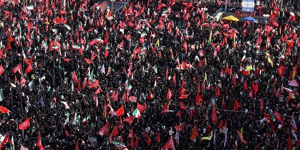 Pemakaman Ayatullah Khamenei Diwarnai Seruan Anti-Trump, Massa Gaungkan Matilah Trump