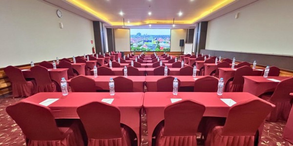 PrimeBiz Hotel Surabaya Hadirkan Prime Conference dengan Fasilitas Videotron Profesional
