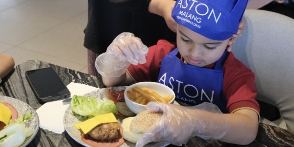Sambut Hari Anak Nasional, Aston Malang Gelar Burger & Splash Kids Cooking Class Edisi Kedua