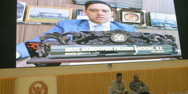  Dialektika Demokrasi dengan tema: "AS–Iran Kembali Memanas, Seberapa Besar Ancamannya bagi Stabilitas Dunia?"
