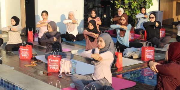 Aston Sidoarjo Hadirkan Sunrise Pilates Experience, Perpaduan Olahraga dan Relaksasi di Tepi Kolam