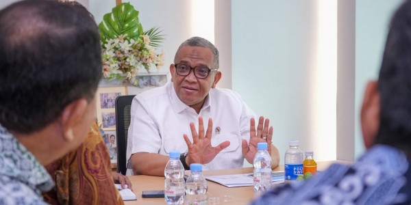 Kunjungi Industri di Temanggung, Wamenaker Tekankan Pentingnya Serapan Kerja Warga Lokal