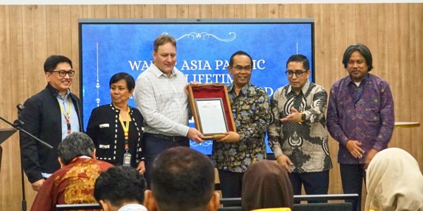 Prof. Saiful Mujani Raih Lifetime Achievement Award dari WAPOR Asia Pacific
