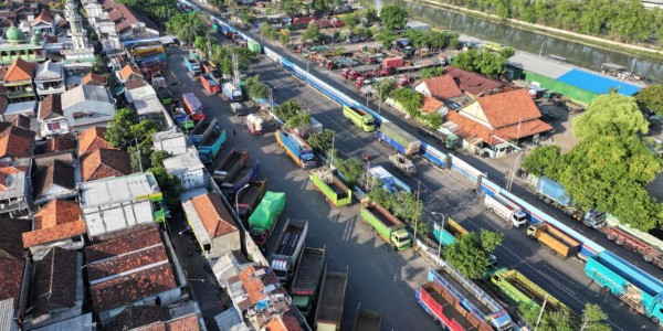 Pelindo Pastikan Antrean Kendaraan di Tanjung Perak Bukan Akibat Kapasitas Pelabuhan