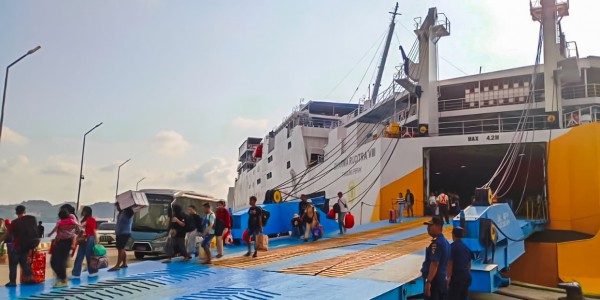 Pelabuhan Pelindo di NTT Berangsur Normal, Pemulihan Pelabuhan Maumere Dipercepat