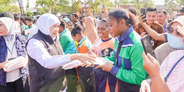 Gubernur Khofifah Gelar Pasar Murah di Nganjuk, Harga Bahan Pokok di Bawah Pasaran