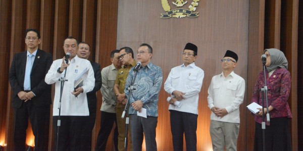 DPR Bersama Pemerintah Siapkan Revisi UU Pendidikan Terkait  Aspirasi Guru Honorer, Status Guru PPPK