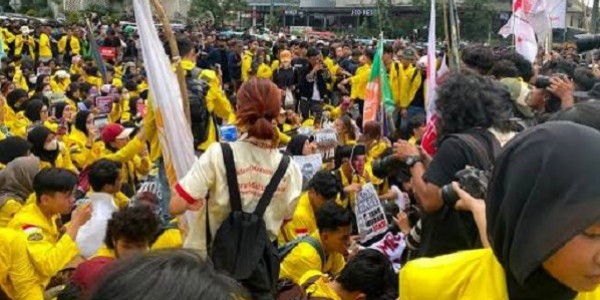 Sehari Usai HUT RI, BEM UI Turun ke Jalan: Bawa 8 Tuntutan, dari KKN hingga Harga BBM