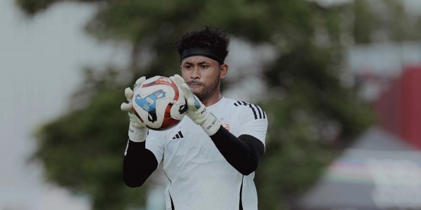 Aqil Savik Beberkan Beratnya Latihan Kiper Persija Selama TC di Thailand